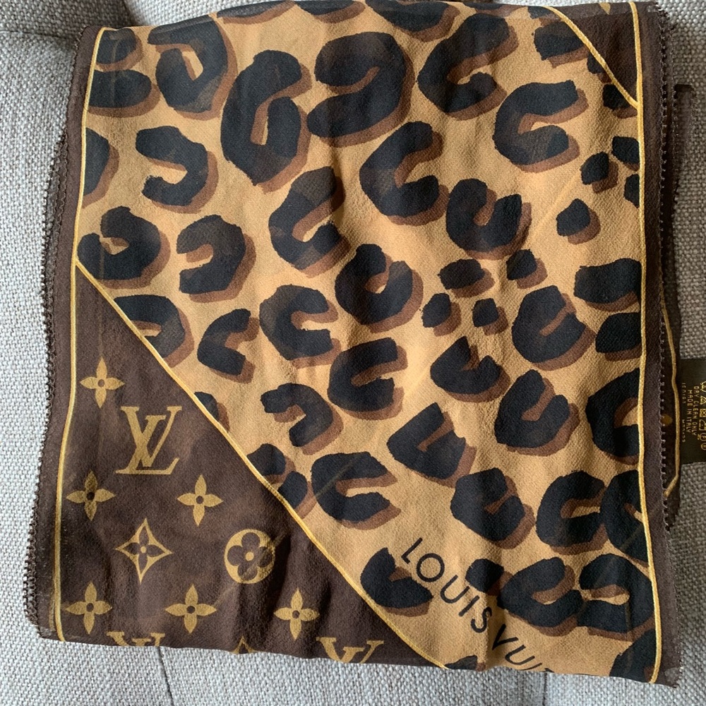 Authentic Louis Vuitton Leopard Monogram Scarf